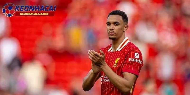Alexander Arnold có hành động đáp trả khi bị cổ động viên Liverpool chỉ trích